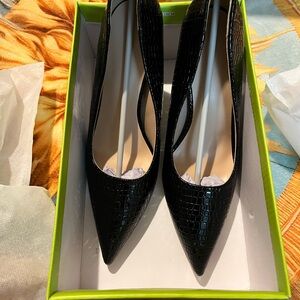Elegant Black faux Crocodile skin Heels size 7.5